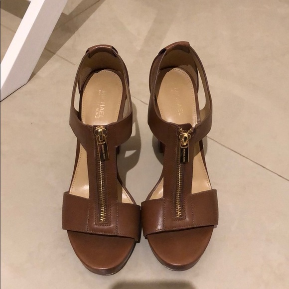 MICHAEL Michael Kors Shoes - Michael Kors brown leather Sandals in 6.5M